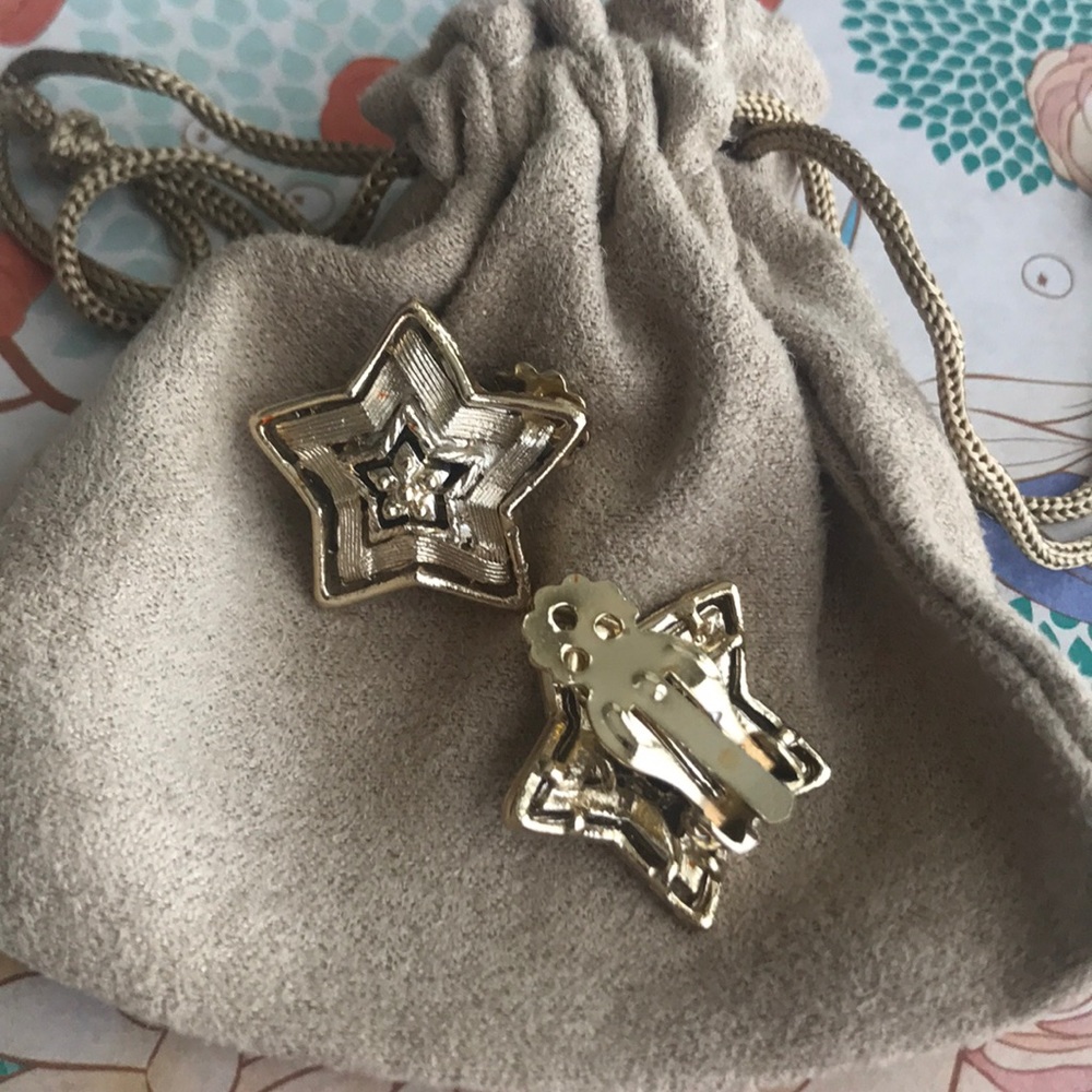 1960s Vintage Gold color earrings - Picture 3 of 6